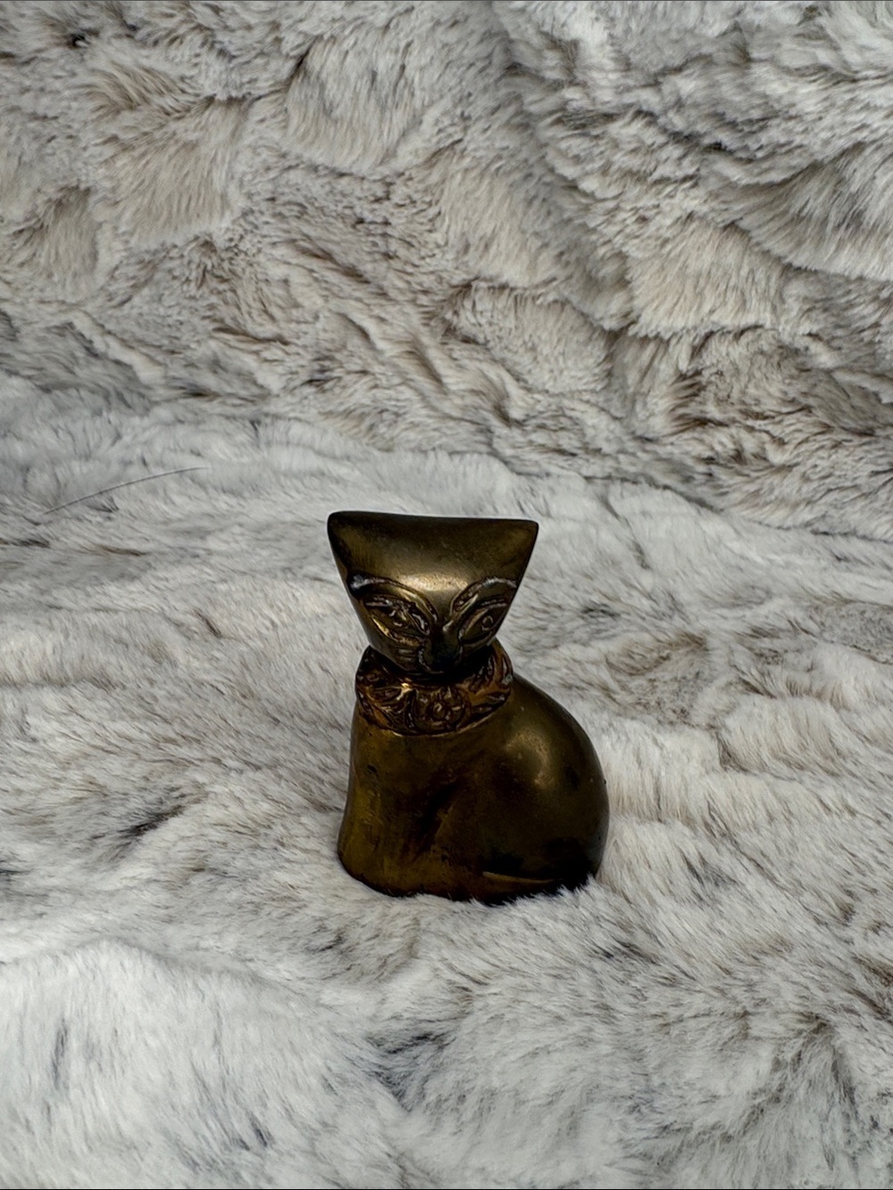 Vintage India Brass Cat Figurine. 2.5”